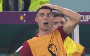 Ronaldo hốt hoảng vì thủ môn Bồ Đào Nha suýt bị 'ăn cắp trứng gà' ở phút bù giờ cuối
