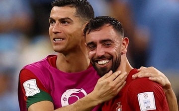 Bồ Đào Nha giành vé sớm, HLV Santos khen ngợi Ronaldo