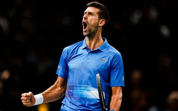Thắng áp đảo 'hiện tượng', Djokovic vào bán kết Paris Masters