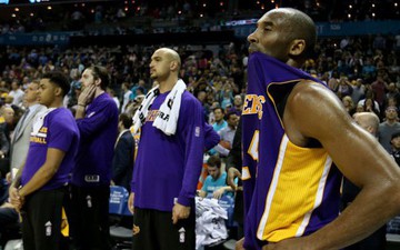 Los Angeles Lakers của Kobe Bryant và những đội bóng NBA tệ nhất thập kỷ qua