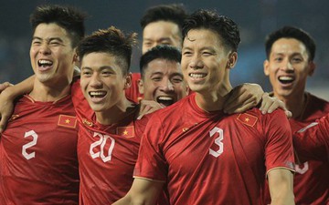 Việt Nam lại thắng Malaysia: Đá bóng bằng cả trái tim