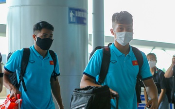 Tuyển thủ U23 Việt Nam ôm heo vàng đến Campuchia dự U23 Đông Nam Á