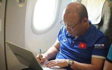 Tiết lộ: HLV Park Hang-seo soạn phát biểu nhậm chức tuyển Việt Nam trên máy bay