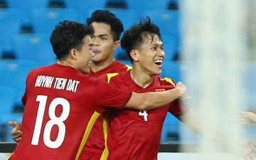 Bảo Toàn ăn mừng cảm xúc khi hạ gục thủ môn U23 Thái Lan mở tỉ cho U23 Việt Nam