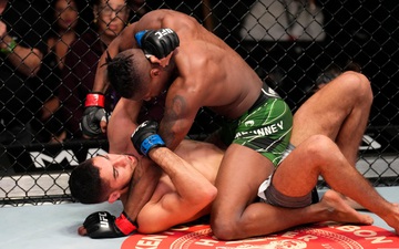 Hiện tượng Terrance McKinney giành chiến thắng áp đảo ở UFC, lần thứ 5 liên tiếp hạ đối thủ ở hiệp đầu tiên