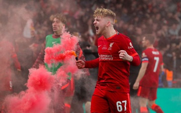 Sao trẻ Liverpool bị FA "sờ gáy" vì ăn mừng chức vô địch cúp Liên đoàn bằng pháo khói