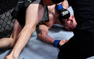 Võ sĩ gặp chấn thương tay kinh hoàng trong trận ra mắt UFC