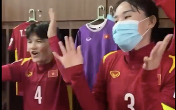 Tuyển nữ hô vang "Việt Nam", ăn mừng cực sung trong phòng thay đồ sau khi giành vé dự World Cup 2023