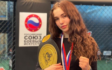 Anastasiya Karmaeva và câu chuyện về mỹ nhân bỏ TDDC để đến với MMA vì mê Conor McGregor