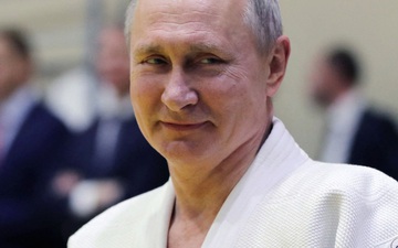 Tổng thống Nga bị tước đai đen Taekwondo