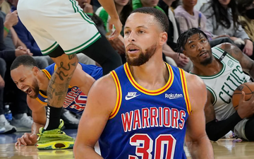 Bong gân cổ chân trái, Stephen Curry nghỉ hết Regular Season 2021-2022