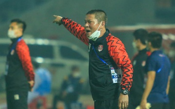 HLV Chu Đình Nghiêm: "Trọng tài không thể xem trên màn hình để quyết định bẻ còi"