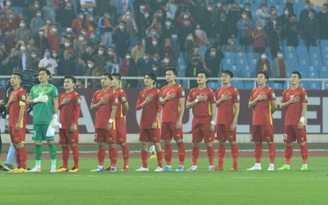 Xúc động khoảnh khắc ĐT Việt Nam chào cờ trong trận cuối cùng trên sân nhà ở vòng loại 3 World Cup 2022