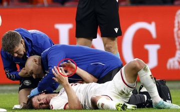2 tuyển thủ Đan Mạch đổ máu đầu vì va chạm với cầu thủ Hà Lan