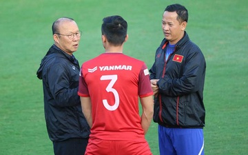 Trợ lý Lê Huy Khoa không thể về nước cùng đội tuyển Việt Nam