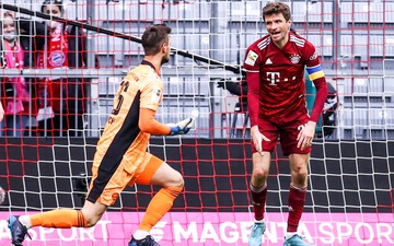Thomas Muller phản lưới nhà khiến Bayern bị cầm hòa thất vọng