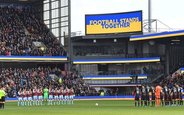 Fan Chelsea phá màn tưởng niệm nạn nhân Ukraine chỉ với 1 cái tên