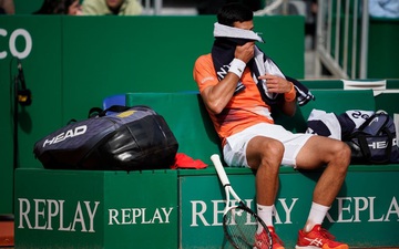 Djokovic thua cực sốc đối thủ còn khá vô danh ở Monte-Carlo Masters