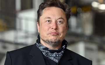 Fan MU quay sang "cầu cứu" tỷ phú Elon Musk