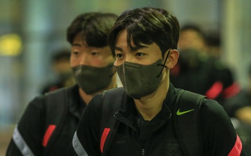 U20 Hàn Quốc đến Việt Nam lúc đêm muộn, một thành viên không may bị thương