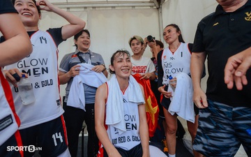 Đội trưởng tuyển bóng rổ nữ rơi lệ trong lần đầu giành huy chương Vàng cho Việt Nam