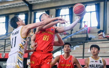 Cóng tay từ hiệp 3, đội tuyển bóng rổ Việt Nam nhận thất bại trước Malaysia