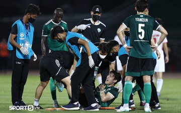 Tuyển thủ Hàn Quốc chấn thương phải đi cấp cứu ngay trong trận gặp HAGL