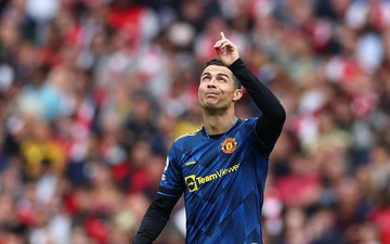 Fan Arsenal cà khịa MU bằng màn ăn mừng kiểu Ronaldo