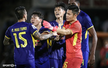 Hữu Tuấn và ngoại binh suýt "choảng nhau" trong trận hoà của HAGL tại AFC Champions League 2022