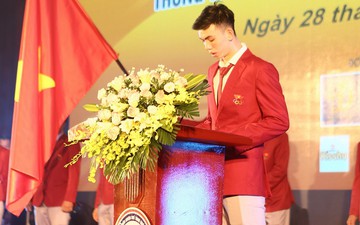 Nguyễn Huy Hoàng vã mồ hôi khi dự Lễ xuất quân SEA Games 31