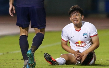 Minh Vương đau đớn nằm sân, Kim Dong-su lao vào đòi công bằng cho đồng đội