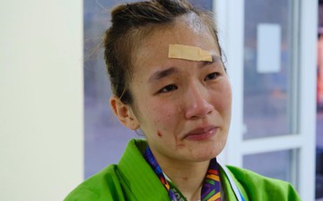 Nguyễn Thị Tuyết Hân bật khóc vì đánh rơi huy chương bạc SEA Games 31