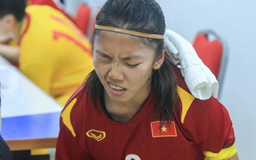 Những khoảnh khắc xúc động phía sau tinh thần thi đấu quật cường của đội tuyển nữ Việt Nam