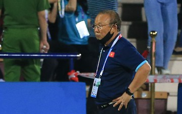 Khoảng lặng của HLV Park, trợ lý Lee sau khi Hùng Dũng xé lưới U23 Myanmar