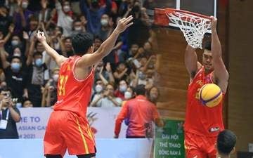 Tiếp bước đồng nghiệp nữ, đội tuyển bóng rổ nam Việt Nam giành chiến thắng lịch sử trước Philippines