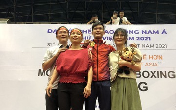 Nguyễn Quang Huy vỡ òa với tấm HCV trong trận đấu cuối của môn kickboxing tại SEA Games 31