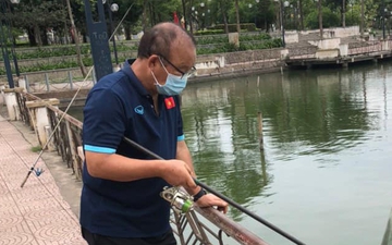 U23 Việt Nam nghỉ tập: HLV Park đi dạo, Dụng Quang Nho chạy bộ quanh hồ