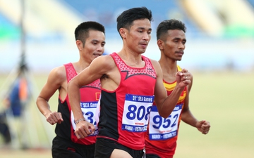 Nguyễn Văn Lai có hành động đẹp với VĐV Timor Leste sau khi giành HCV SEA Games 31