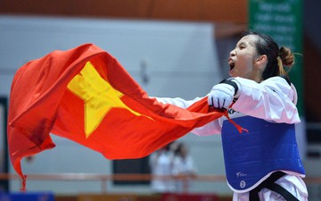 Lội ngược dòng "đau tim" trong 40 giây, võ sĩ Kim Tuyền giành huy chương vàng SEA Games 31 đầy cảm xúc