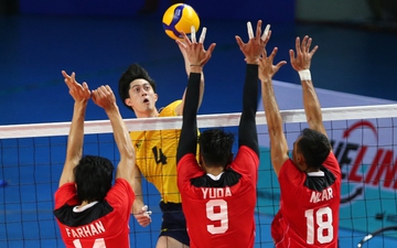 Phụ công cao 2m chấn thương đau đớn, bóng chuyền nam Việt Nam vẫn kiên cường thi đấu trước Indonesia