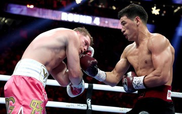 Trực tiếp boxing: Dmitry Bivol đánh bại Canelo Alvarez