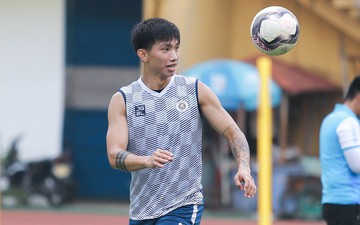 Văn Hậu báo tin vui, Duy Mạnh suýt ngã trước buổi tập của Hà Nội FC chuẩn bị đấu Nam Định 