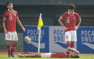 Sợ trở thành 'rổ đựng bóng' tại World Cup, HLV Indonesia vội vàng nhập tịch cầu thủ