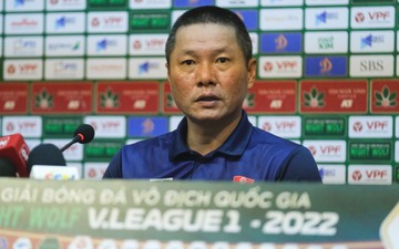 HLV Chu Đình Nghiêm phàn nàn cầu thủ Hải Phòng không tôn trọng đối thủ sau trận thua CLB TP. Hồ Chí Minh