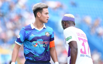 Hồ Tấn Tài từ chối ăn mừng khi ghi bàn vào lưới đội bóng cũ