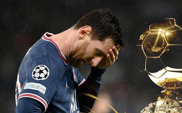 Lần đầu tiên kể từ năm 2005, Messi văng khỏi danh sách đề cử Quả bóng Vàng, nhưng Ronaldo thì có