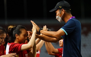 HLV U18 nữ Việt Nam: "Tuyển nữ đá World Cup, điều này ảnh hưởng tích cực đến bóng đá Việt Nam"