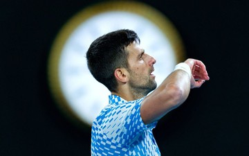Djokovic thắng vòng 2 nhưng tiết lộ nguy cơ phải bỏ cuộc ở Australian Open