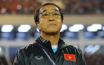 HLV Lee Young-jin: Bóng đá Việt Nam cần nhiều cầu thủ xuất ngoại