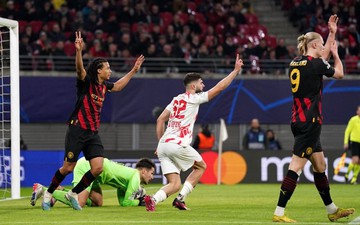 Vì sao Man City không được hưởng quả phạt đền gây tranh cãi ở cuối trận với Leipzig?